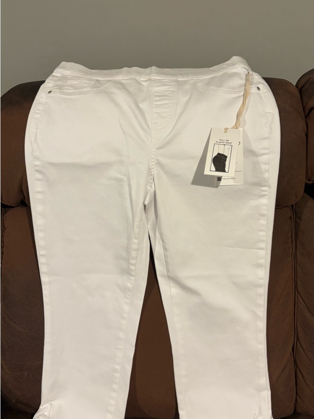 CHARLIE B White Cropped Ankle Jeans